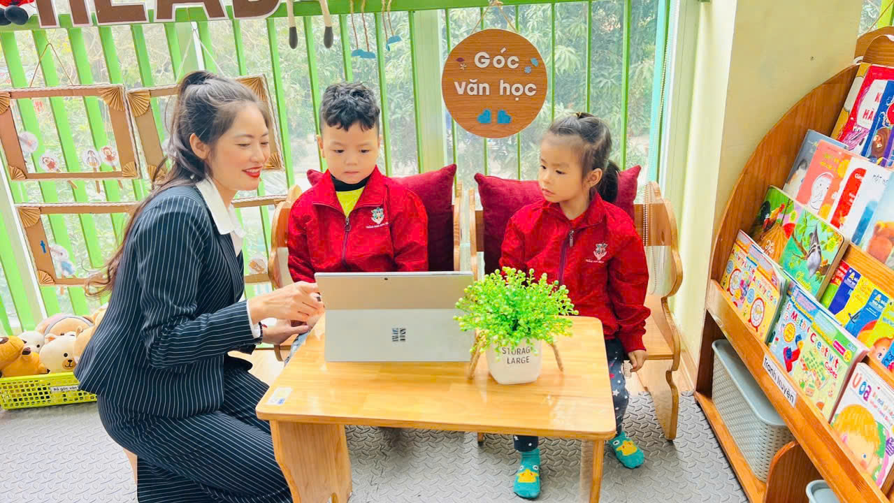 Cô Giáo Nguyễn Tḥi Dung - Tấm gương tiên phong ứng dụng chuyển đổi số trong giáo dục.
