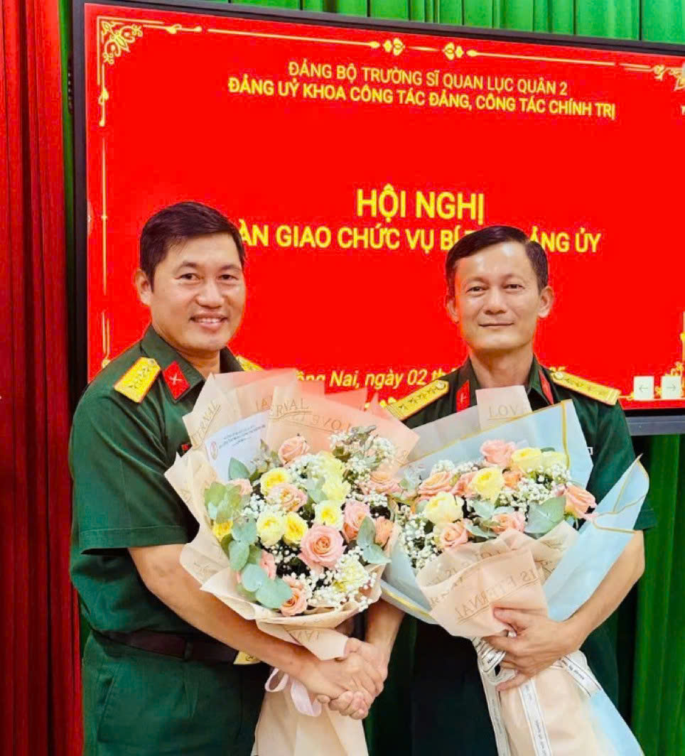 Trường Sĩ quan Lục quân 2: Hội nghị bàn giao chức vụ Bí thư Đảng ủy khoa công tác Đảng, công tác chính trị