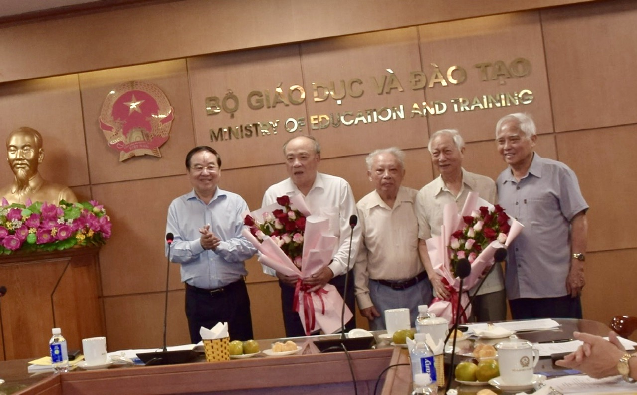 HỘI NGHỊ BAN THƯỜNG VỤ TRUNG ƯƠNG HỘI CGCVN LẦN THỨ HAI: KIỆN TOÀN TỔ CHỨC, TĂNG TỐC CHUYỂN ĐỔI SỐ, CHỦ ĐỘNG THÍCH ỨNG GIAI ĐOẠN PHÁT TRIỂN MỚI