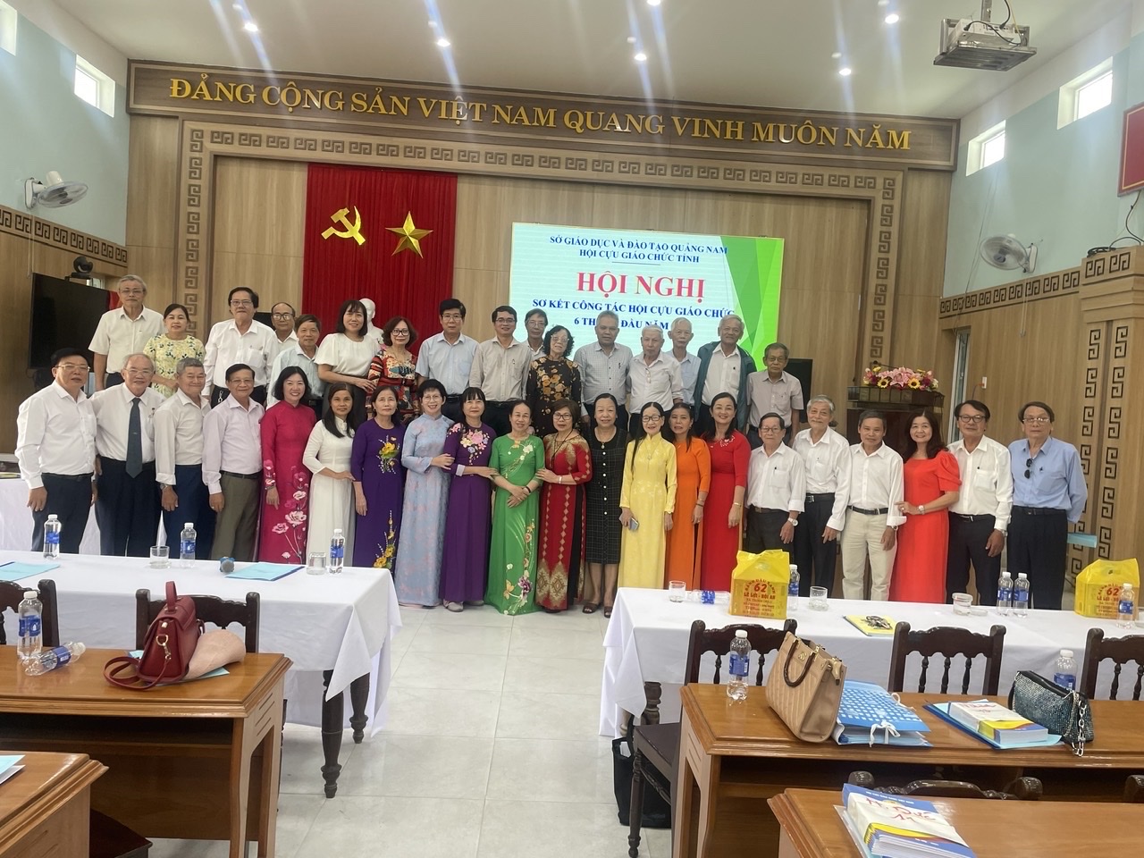 NGHĨA TÌNH ẤM ÁP TRONG HỘI NGHỊ SƠ KẾT CỦA HỘI CỰU GIÁO CHỨC QUẢNG NAM