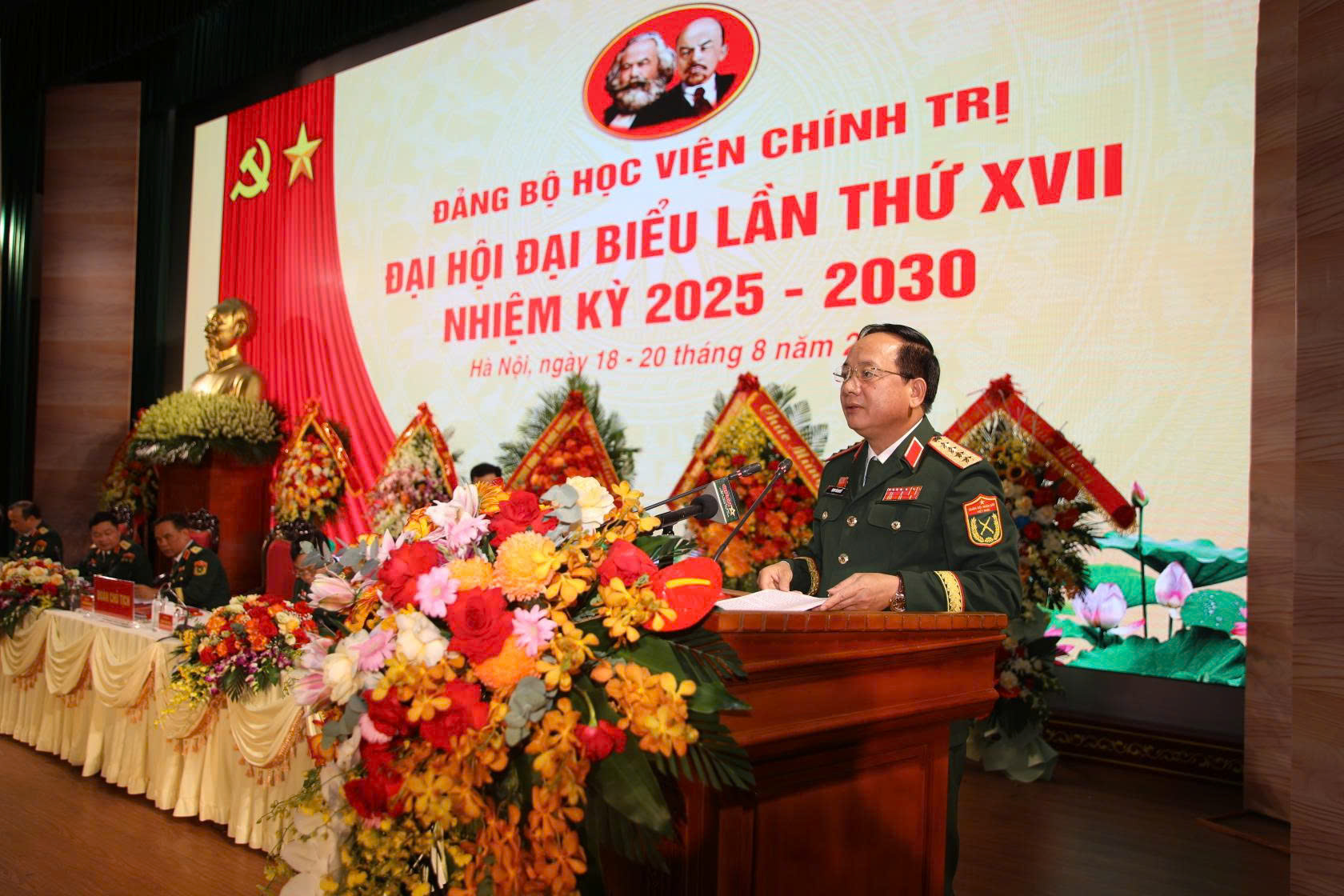 ĐẠI HỘI ĐẠI BIỂU ĐẢNG BỘ HỌC VIỆN CHÍNH TRỊ LẦN THỨ XVII, XÁC ĐỊNH NHIỆM VỤ TRUNG TÂM VỀ GIÁO DỤC- ĐÀO TẠO VÀ NGHIÊN CỨU KHOA HỌC
