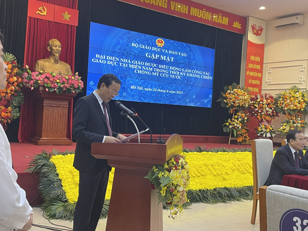 “Nhà giáo đi B” – Dấu ấn một thời hoa lửa