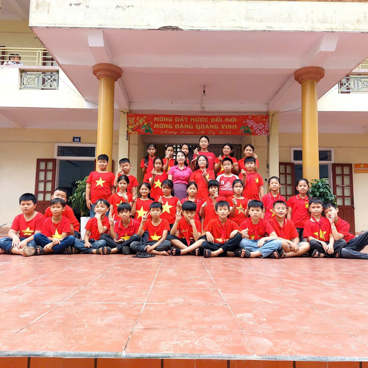 Trường Tiểu học và THCS Khánh Thành tổ chức “Ngày hội Cùng Việt Nam tiến bước” lan tỏa tinh thần yêu nước và khát vọng vươn lên