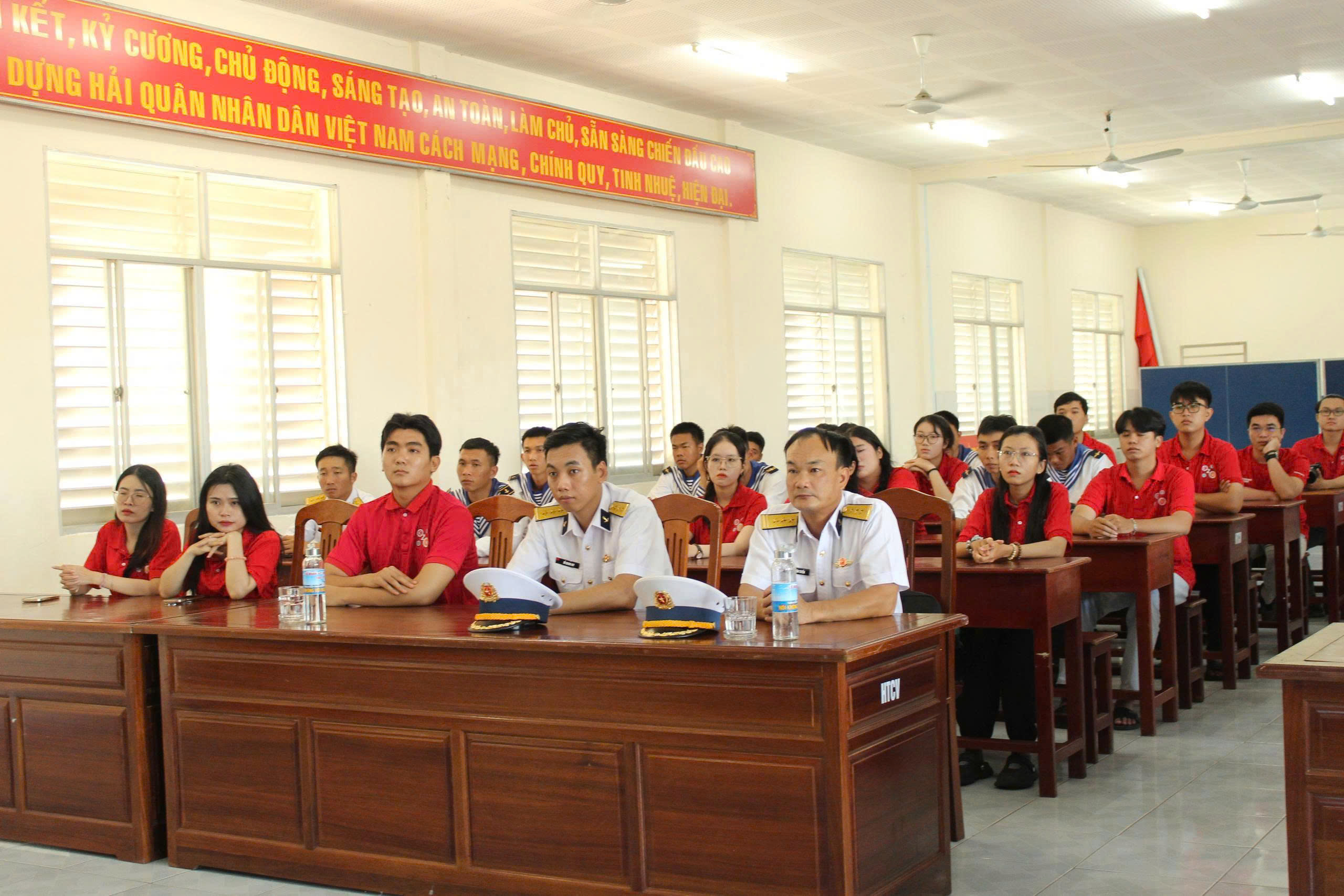 Giáo dục, tuyên truyền về biển đảo, nâng cao tinh thần yêu nước cho sinh viên