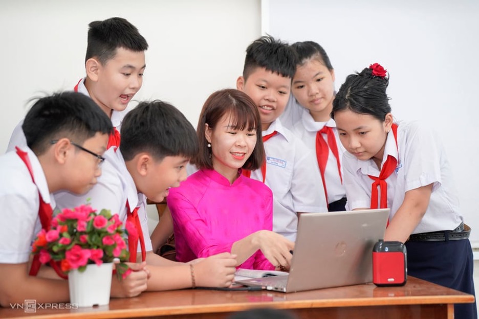 Bộ Chính trị ban hành Nghị quyết 71: Nhiều chính sách đột phá cho giáo dục, phấn đấu miễn phí sách giáo khoa vào năm 2030