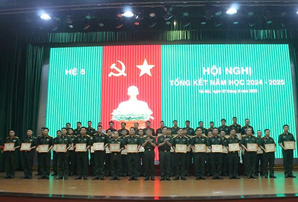 32 NĂM HỆ ĐÀO TẠO SAU ĐẠI HỌC, HỌC VIỆN CHÍNH TRỊ - DẤU ẤN TRÍ TUỆ VÀ TỎA SÁNG PHẨM CHẤT “BỘ ĐỘI CỤ HỒ”