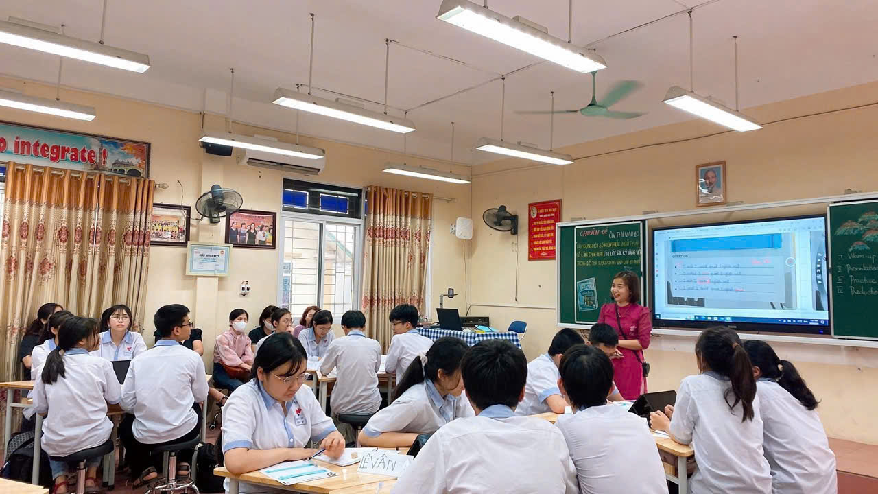CÔ GIÁO PHÍ THỊ BÍCH – TỪ NHỮNG LỚP HỌC ĐẾN NHỮNG ĐỈNH CAO TRI THỨC