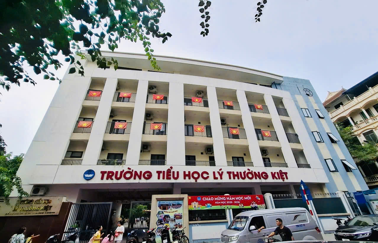 Hà Nội: Trường tiểu học Lý Thường Kiệt bị tố ép học sinh mua điều hoà, máy chiếu.