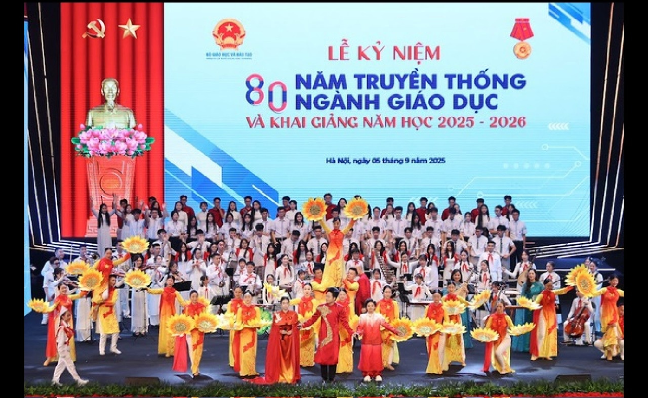 KHAI GIẢNG NĂM HỌC 2025–2026 GẮN VỚI KỶ NIỆM 80 NĂM TRUYỀN THỐNG NGÀNH GIÁO DỤC: TỰ HÀO, TRÁCH NHIỆM VÀ KHÁT VỌNG