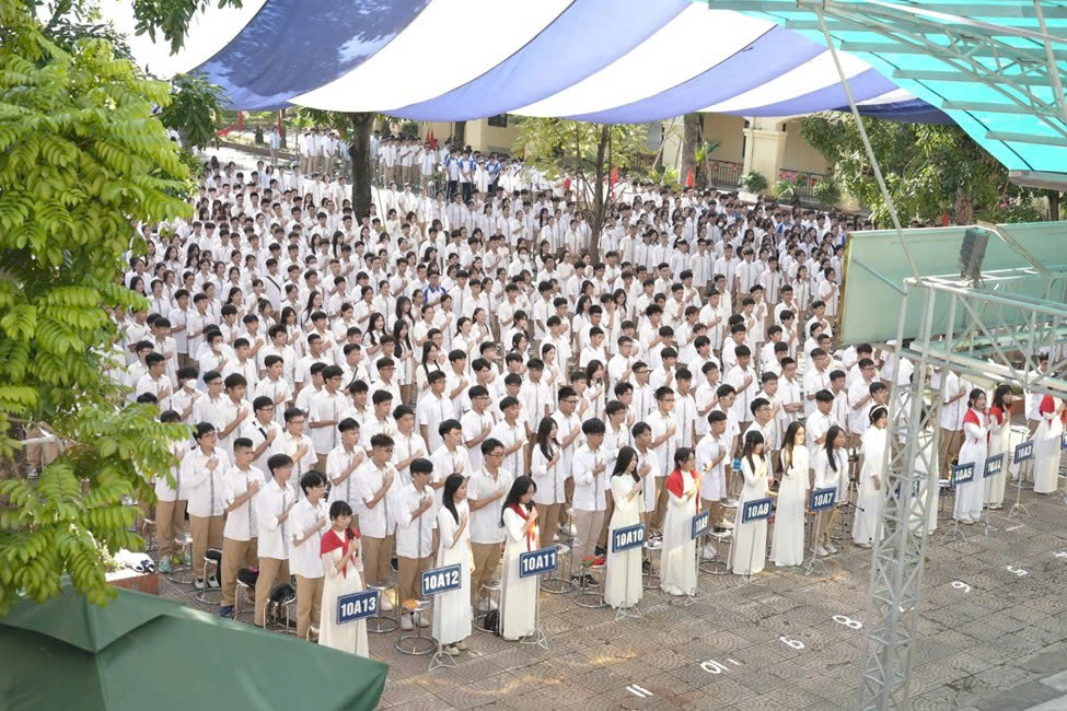 Hà Nội: Trường THCS Mai Dịch, Trường Tiểu học Đại Mỗ 3 và Trường THPT Trung Văn niềm vui của các em học sinh khi được tới trường đón năm học mới