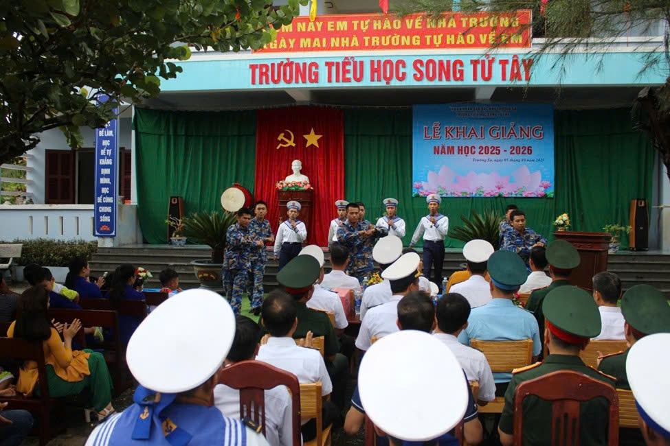 Hân hoan ngày tựu trường trên quần đảo Trường Sa