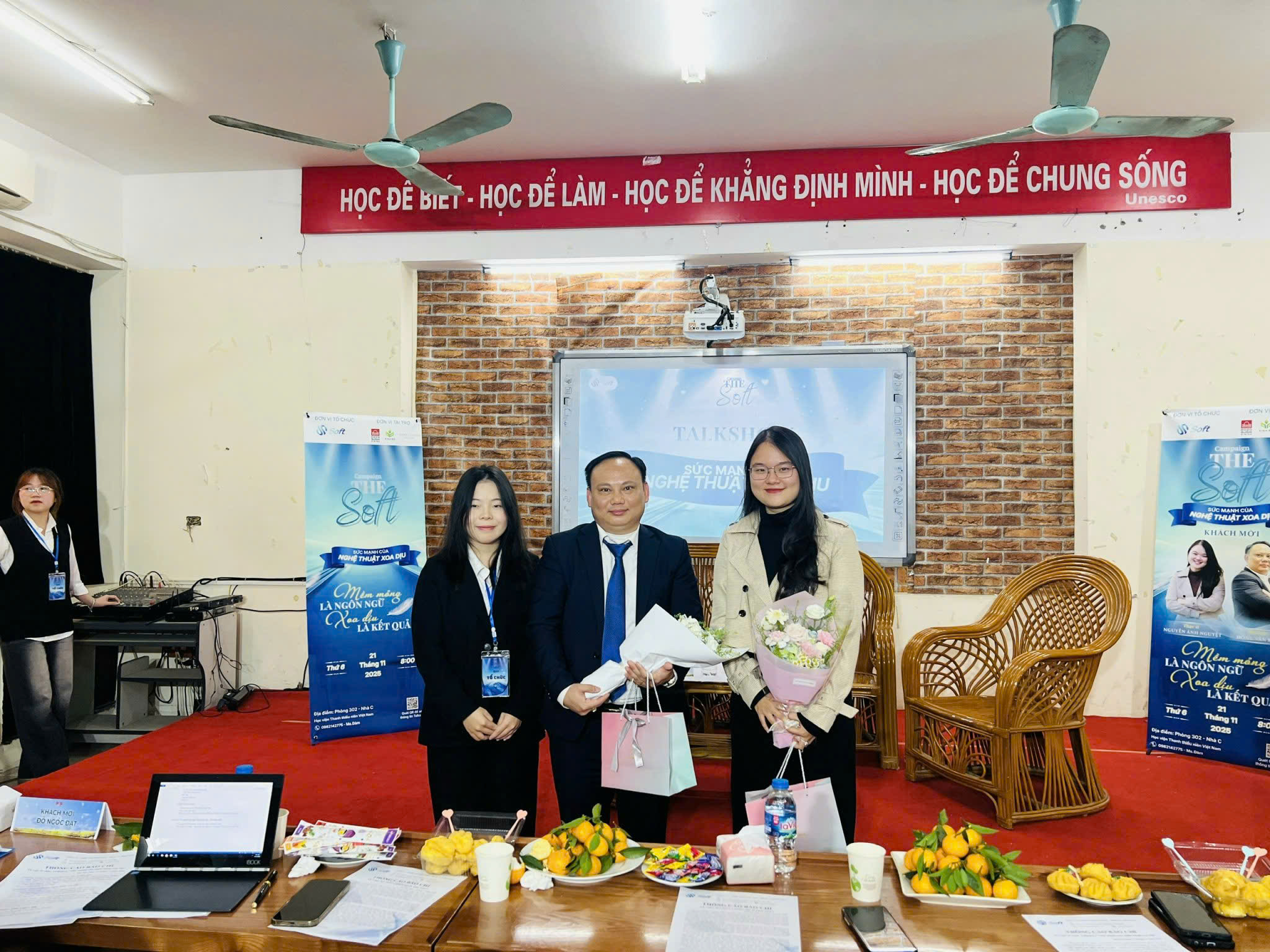 TALKSHOW “Sức mạnh của nghệ thuật xoa dịu” khi Báo chí và Truyền thông cùng lan tỏa giá trị truyền cảm hứng cho sinh viên
