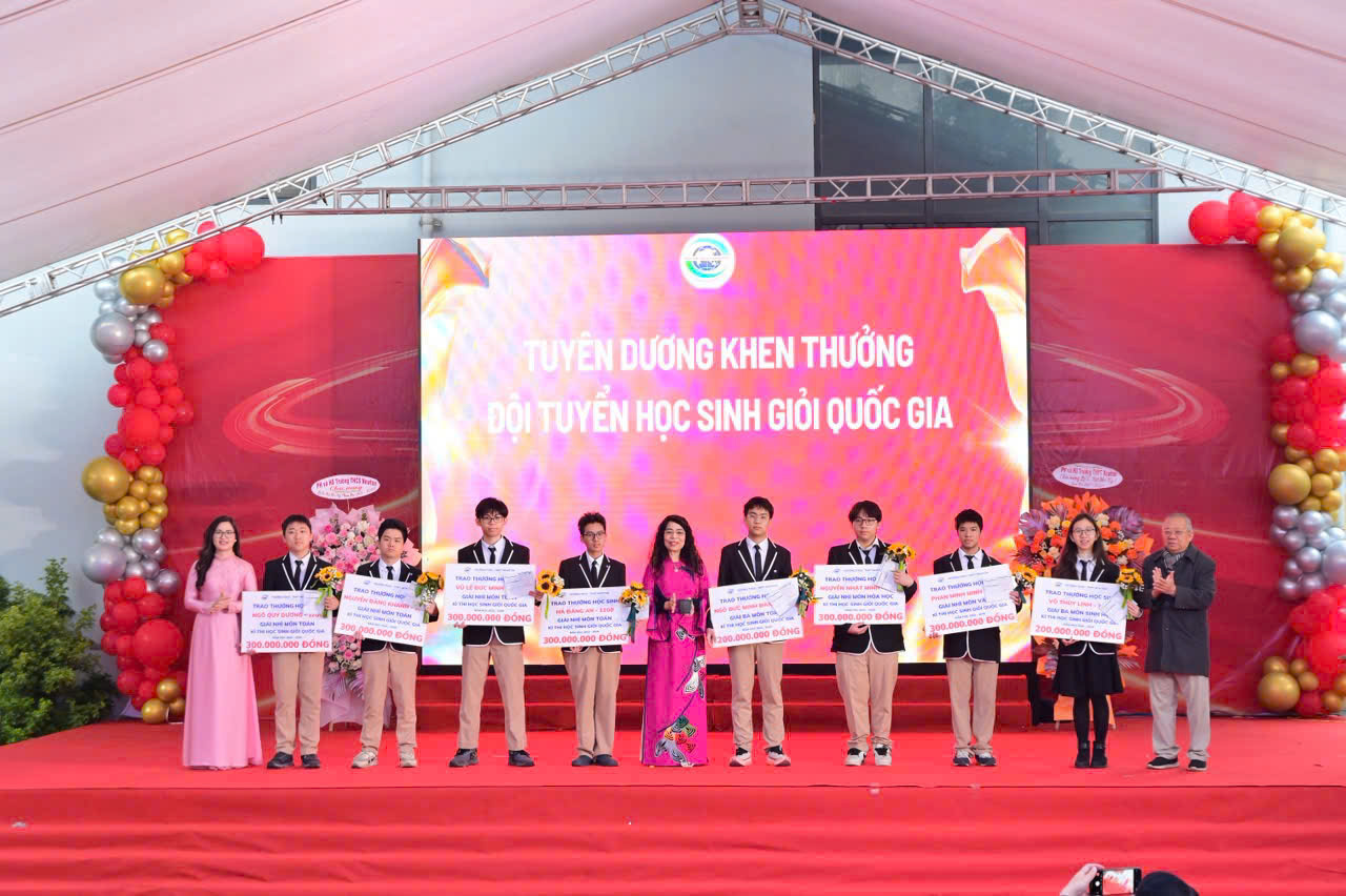 Phần thưởng trong giáo dục: Sự ghi nhận nỗ lực và nền tảng nuôi dưỡng nhân tài