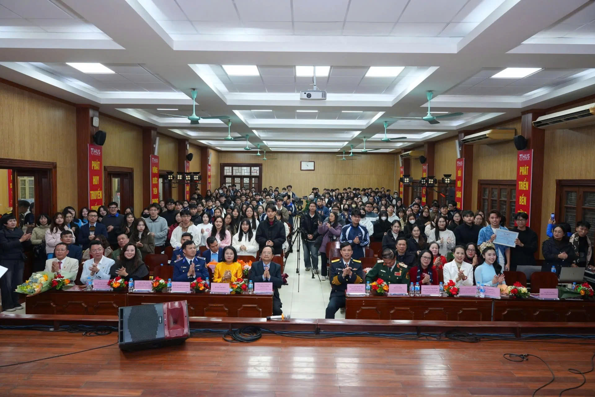 Hà Nội: Giao lưu “Sinh viên với tình yêu biển, đảo” tại Trường ĐH Khoa học Tự nhiên