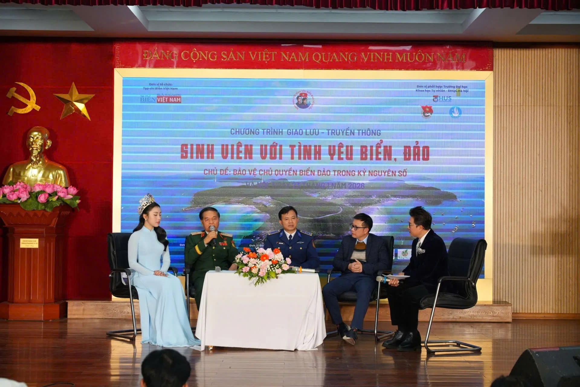 Hà Nội: Giao lưu “Sinh viên với tình yêu biển, đảo” tại Trường ĐH Khoa học Tự nhiên