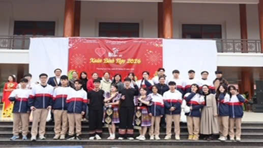 Trường THPT Lào Cai trao quà Tết Bính Ngọ 2026 trị giá 130 triệu đồng cho nhân dân, học sinh còn khó khăn tại xã Bản Phiệt và Hợp Thành tỉnh Lào Cai