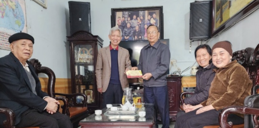 Ban chấp hành Hội Cựu Giáo chức trường đại học Y Dược Thái Bình tổ chức thăm và tặng quà tết tới hội viên có hoàn cảnh đặc biệt nhân dịp tết Nguyên Đán Bính Ngọ