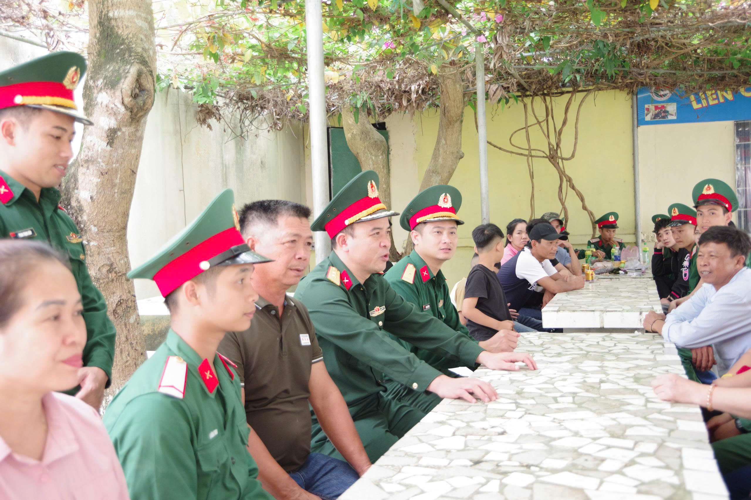 KHÔNG ĐỂ “LỬA ĐỘC” BÉN VÀO MÁI NHÀ HẬU PHƯƠNG QUÂN ĐỘI