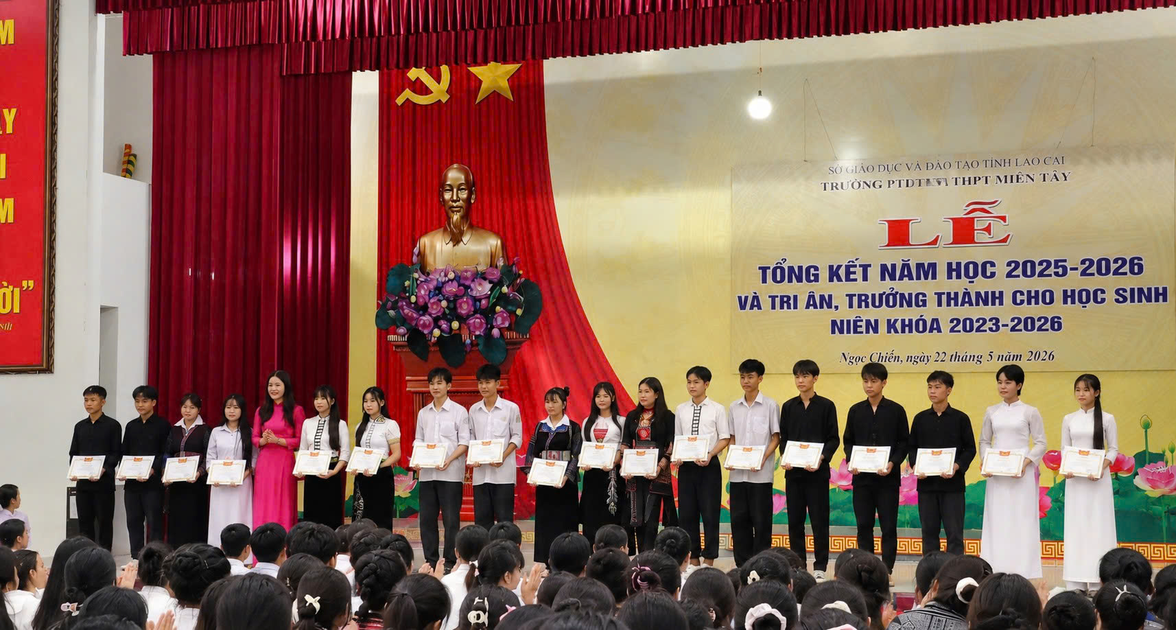 Lào Cai: Lễ Tổng kết, Tri ân của học sinh lớp 12 Trường PTDTNT THPT Miền Tây