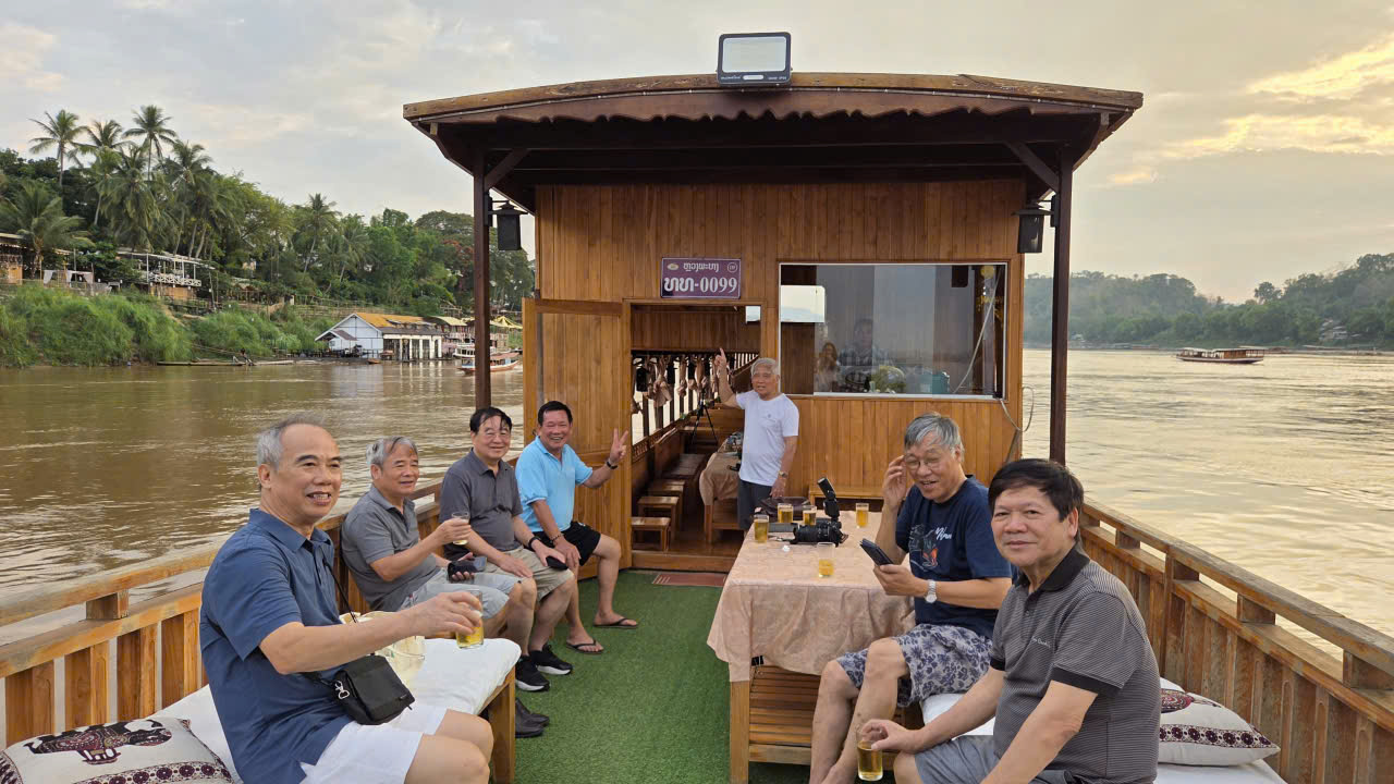 Đoàn cán bộ Trung ương Hội Cựu Giáo chức Việt Nam thăm và làm việc tại Lào