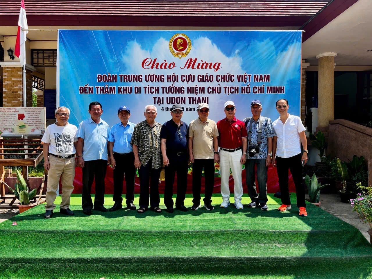 Đoàn cán bộ Trung ương Hội Cựu Giáo chức Việt Nam thăm và làm việc tại Lào