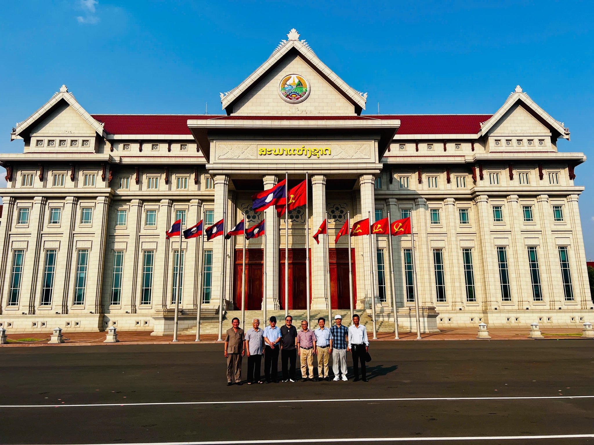 Đoàn cán bộ Trung ương Hội Cựu Giáo chức Việt Nam thăm và làm việc tại Lào