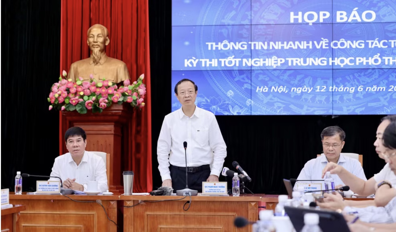Bộ GD&ĐT thông tin sau 2 ngày thi tốt nghiệp THPT năm 2026: Kỳ thi diễn ra an toàn, nghiêm túc.