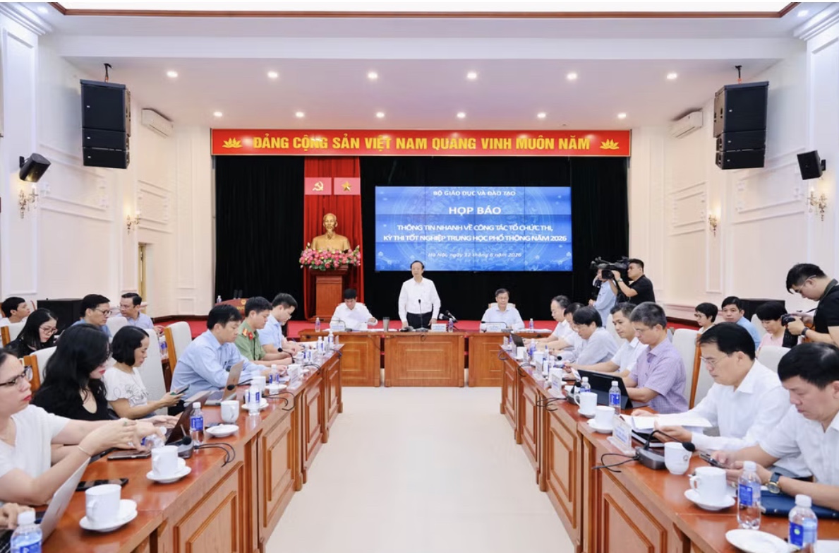 Bộ GD&ĐT thông tin sau 2 ngày thi tốt nghiệp THPT năm 2026: Kỳ thi diễn ra an toàn, nghiêm túc.