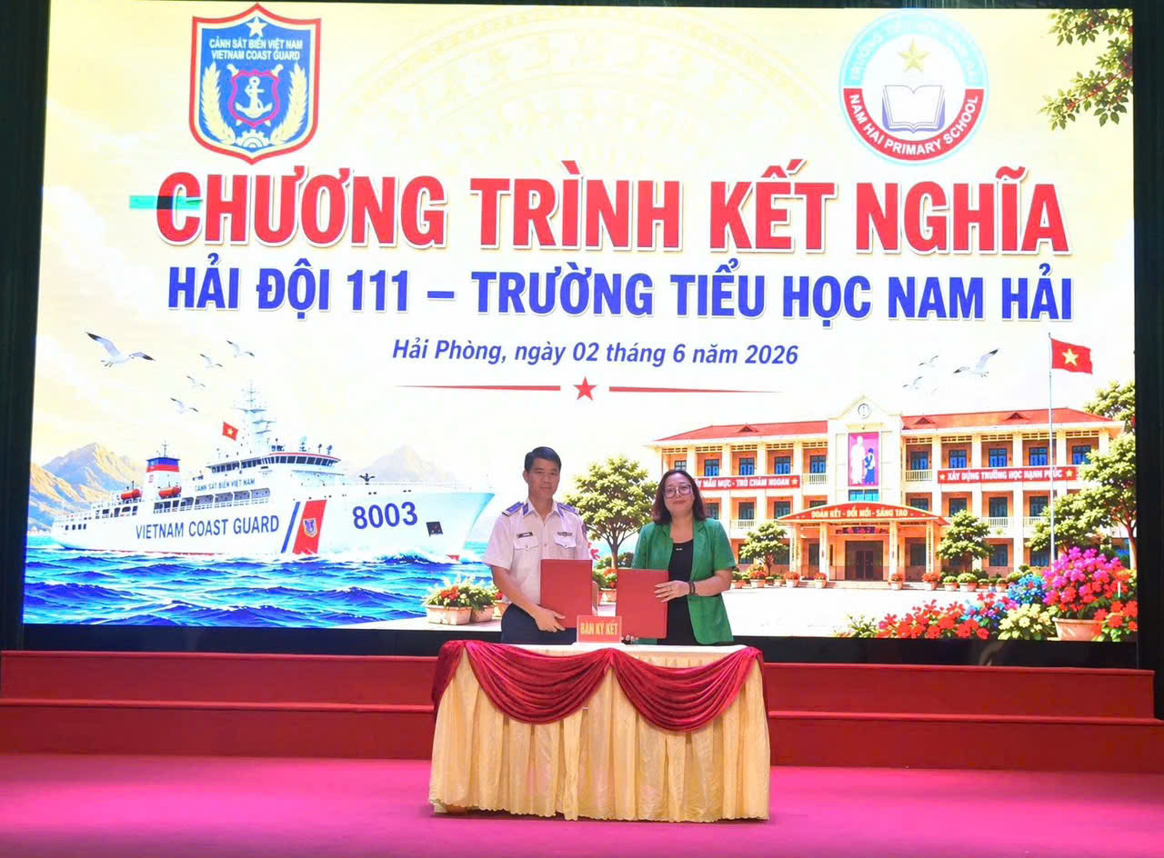 Hải đội 111 Cảnh sát biển ký kết chương trình kết nghĩa với Trường Tiểu học Nam Hải