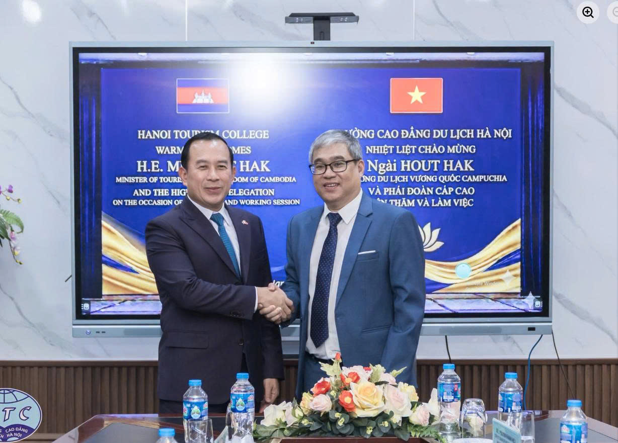 PHÁT TRIỂN KỸ NĂNG GIAO TIẾP LIÊN VĂN HÓA CHO SINH VIÊN NGÀNH TIẾNG ANH DU LỊCH TẠI TRƯỜNG CAO ĐẲNG DU LỊCH HÀ NỘI TRONG BỐI CẢNH PHỤC VỤ KHÁCH QUỐC TẾ