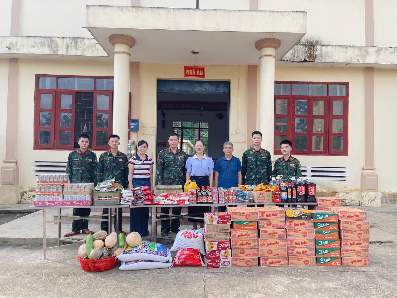 Chung sức vì học sinh vùng biên: Cao Bằng biểu dương mô hình huy động toàn xã hội xây dựng trường học