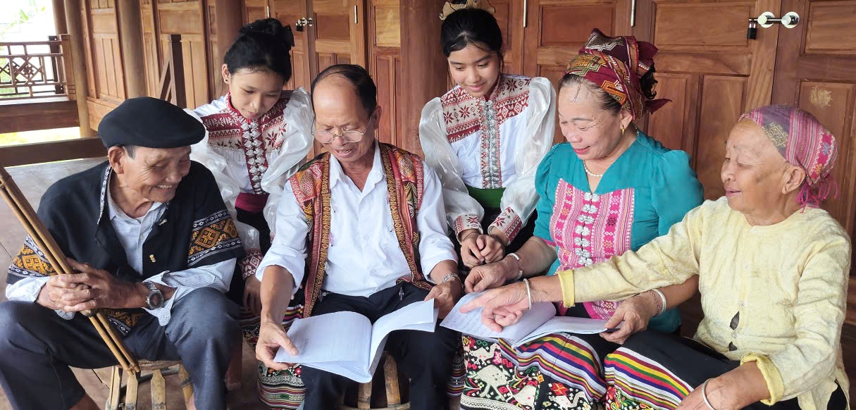‘Người lái đò’ nơi rẻo cao và hành trình hồi sinh chữ Thái cổ