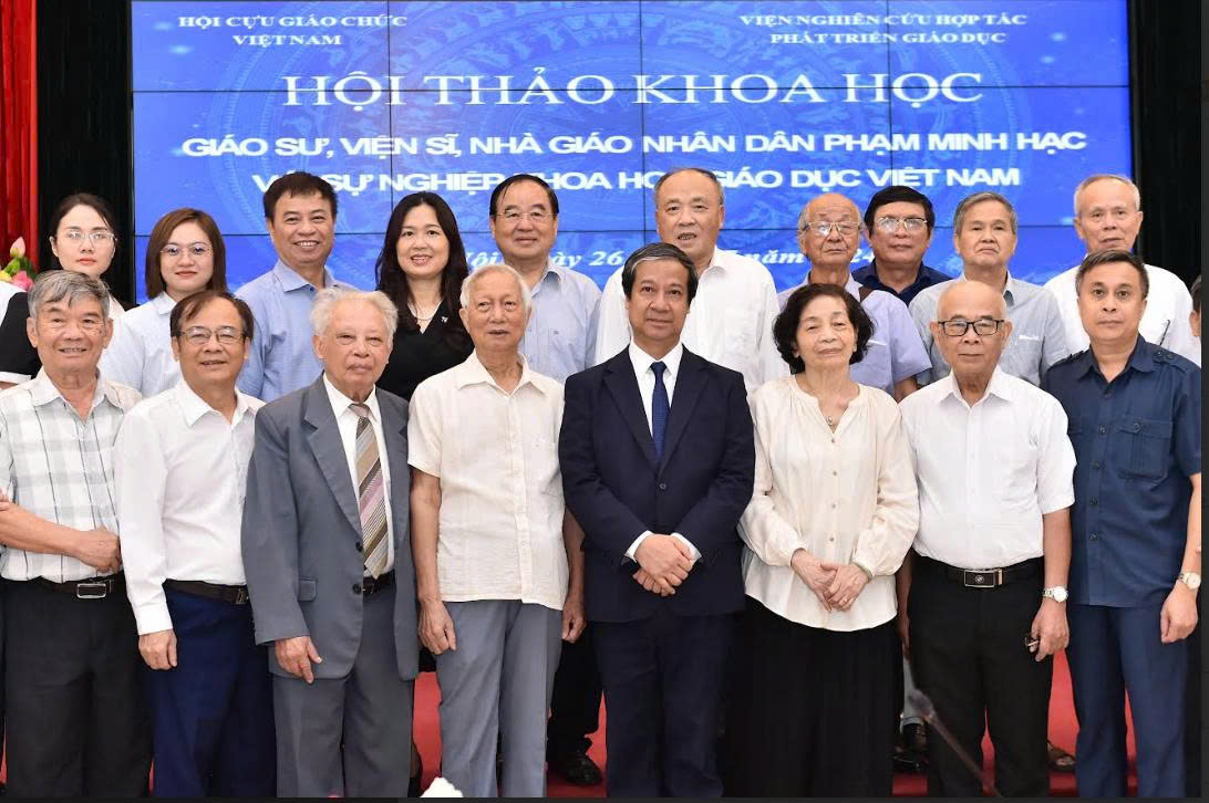 GIÁO SƯ, VIỆN SĨ PHẠM MINH HẠC – NHÀ KHOA HỌC XUẤT SẮC  VỚI NHỮNG CÔNG TRÌNH NGHIÊN CỨU CÓ GIÁ TRỊ KHAI SÁNG  VỀ TRIẾT LÝ GIÁO DỤC VIỆT NAM ĐẦU THẾ KỶ XXI