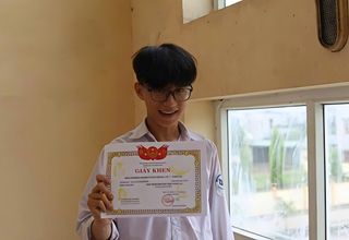 Nam sinh trường làng xứ Nghệ lập cú đúp thủ khoa