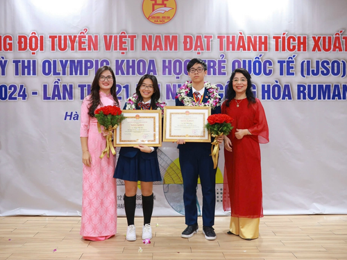 Đôi bạn cùng tiến chưa vào lớp 12 đã đạt điểm xét tuyển tuyệt đối 100/100 theo quy chế xét tuyển tài năng của Đại học Bách khoa Hà Nội