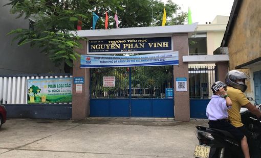 Học sinh lớp 1 bị đánh bầm tím chân khi bạn kèm học bài