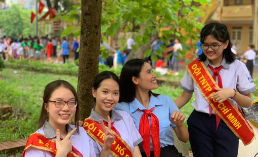Người Thanh niên mang khăn quàng đỏ của Liên đội trường THCS Kim Nỗ