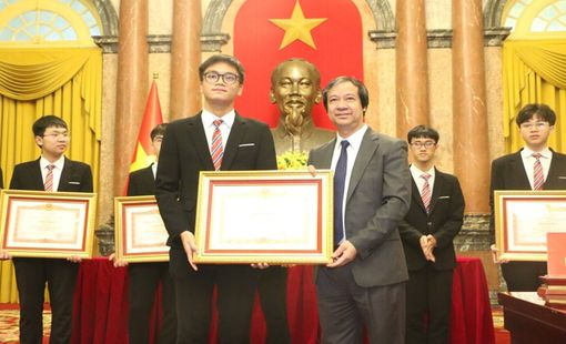 Nóng trong tuần: Vinh danh học sinh xuất sắc, hỗ trợ giáo dục Mầm non vùng khó