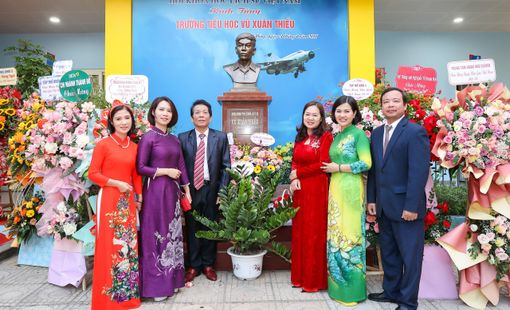 Trường Tiểu học Vũ Xuân Thiều: Kỷ niệm ngày Nhà giáo Việt Nam và đón nhận bằng khen của Thành phố Hà Nội