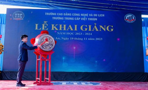 Trường Cao đẳng Công nghệ Và Du lịch và Trường Trung cấp Việt Thuận khai giảng đón chào năm học mới 2023 - 2024