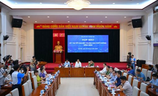 Bộ GD&ĐT: Nghiên cứu giao kỳ thi tốt nghiệp THPT về cho địa phương
