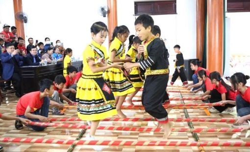 Mong muốn đem lại cái Tết trọn vẹn cho học sinh vùng cao