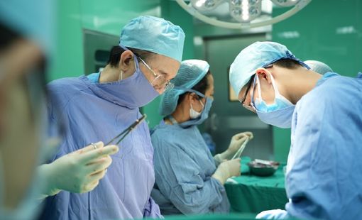 CỨU SỐNG SẢN PHỤ MANG SONG THAI BỊ TIỀN SẢN GIẬT NẶNG, BẢO TỒN TỬ CUNG NGUYÊN VẸN