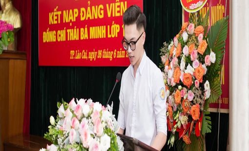 Những học sinh THPT đầu tiên của Lào Cai được kết nạp Đảng