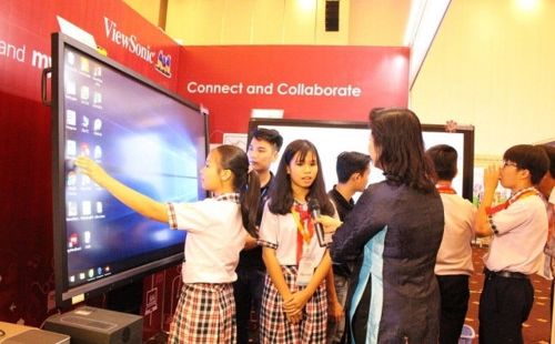 Tại sao các trường học nên củng cố việc giảng dạy công nghệ và kỹ năng số?