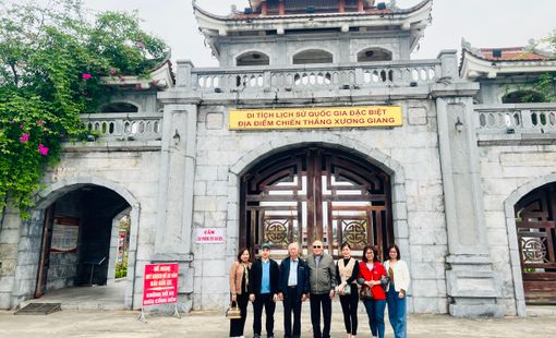 Về miền đất cổ