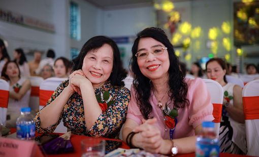 Xúc động lễ tri ân và trưởng thành của học trò lớp 12: “Mai xa rồi sẽ nhớ nhau thật nhiều…”