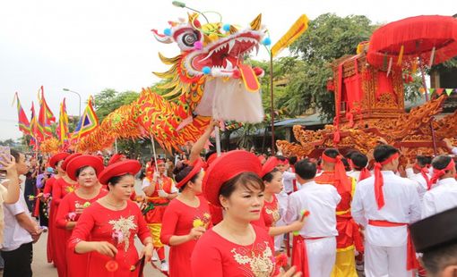 Nô nức chảy hội “vẹn nguyên lời hẹn ước” giữa hai làng anh em ven sông Đáy