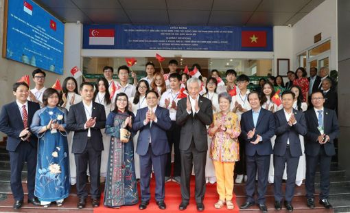 Thủ tướng Phạm Minh Chính và Thủ tướng Lý Hiển Long gặp gỡ sinh viên ĐHQG Hà Nội