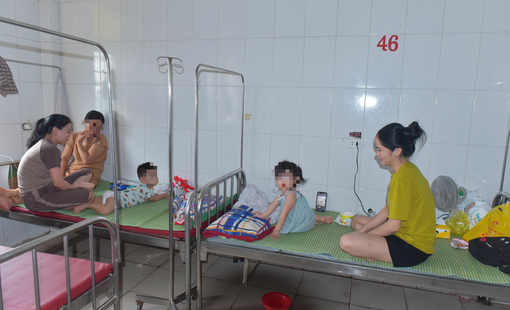 Hà Tĩnh: 12 trẻ mầm non cấp cứu trong đêm nghi do ngộ độc